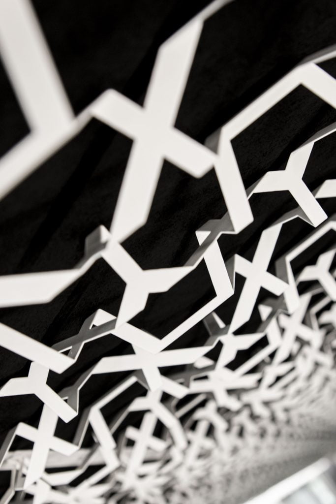 Lähikuva kuvioleikatusta metallikasetista